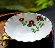 椿の絵柄が素敵な鉢。食卓が華やぐ食器です。料亭の器
